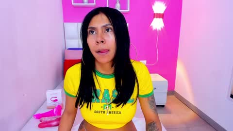 Snapshot of emily_sexy3 chatting on 12-19-24, 10:56 Emily online show from 12-19-24, 10:56