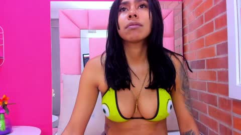 Snapshot of emily_sexy3 chatting on 12-20-24, 10:49 Emily online show from 12-20-24, 10:49