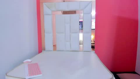 Snapshot of emily_sexy3 chatting on 01-12-25, 05:01 Emily online show from 01-12-25, 05:01