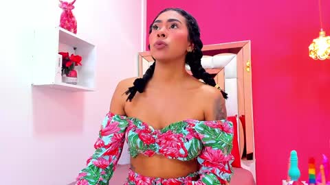 Snapshot of emily_sexy3 chatting on 01-18-25, 11:21 Emily online show from 01-18-25, 11:21