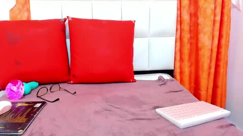 Snapshot of emily_sexy3 chatting on 01-19-25, 05:18 Emily online show from 01-19-25, 05:18