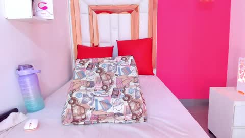 Snapshot of emily_sexy3 chatting on 01-28-25, 03:04 Emily online show from 01-28-25, 03:04