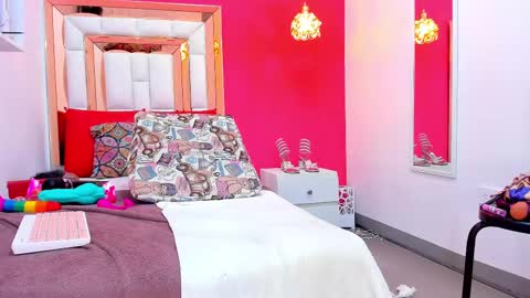 Snapshot of emily_sexy3 chatting on 02-20-25, 02:24 Emily online show from 02-20-25, 02:24