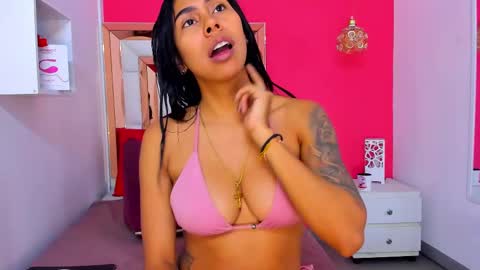 Snapshot of emily_sexy3 chatting on 02-25-25, 11:19 Emily online show from 02-25-25, 11:19