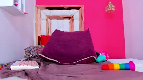 Snapshot of emily_sexy3 chatting on 02-26-25, 02:36 Emily online show from 02-26-25, 02:36