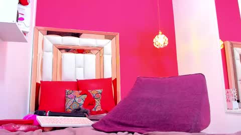 Snapshot of emily_sexy3 chatting on 02-28-25, 02:20 Emily online show from 02-28-25, 02:20