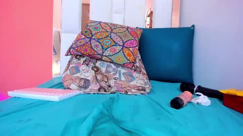 Snapshot of emily_sexy3 chatting on 03-09-25, 02:21 Emily online show from 03-09-25, 02:21