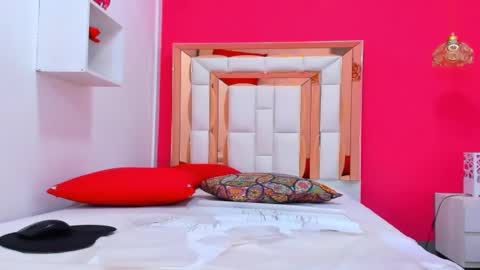 Snapshot of emily_sexy3 chatting on 03-10-25, 10:24 Emily online show from 03-10-25, 10:24