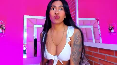 Snapshot of emily_sexy3 chatting on 09-19-25, 11:33 Emily online show from 09-19-25, 11:33