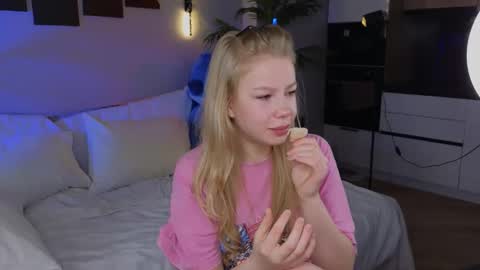 emily shepard online show from 04-22-26, 02:25