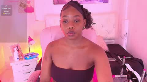 Snapshot of emily_smith21 chatting on 05-11-26, 12:22 emily online show from 05-11-26, 12:22