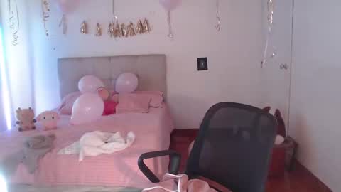 Emily  Swan online show from 01-04-25, 07:02