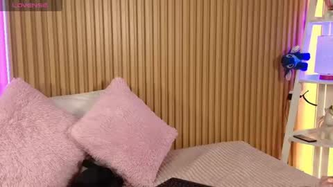 Emily online show from 06-18-26, 12:09