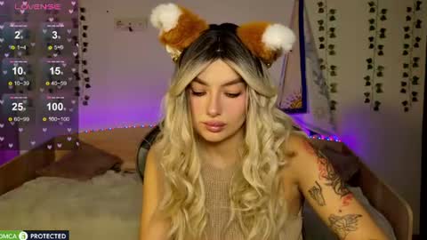 Snapshot of emily_tyler19 chatting on 07-09-26, 01:42 Emily online show from 07-09-26, 01:42