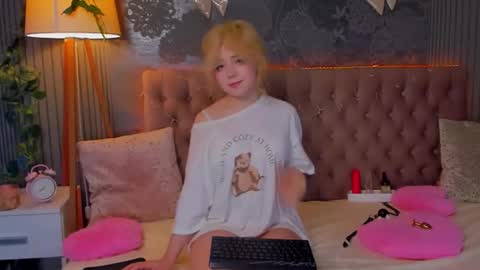 Baby Emelli online show from 01-12-26, 06:51