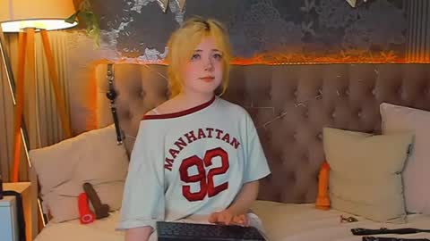 Baby Emelli online show from 04-30-26, 06:53