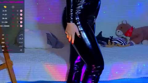 Snapshot of emilyart_ chatting on 02-01-25, 09:40 artist Emily online show from 02-01-25, 09:40