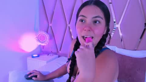 Snapshot of emilyblack_1 chatting on 04-28-26, 01:48 Emily online show from 04-28-26, 01:48
