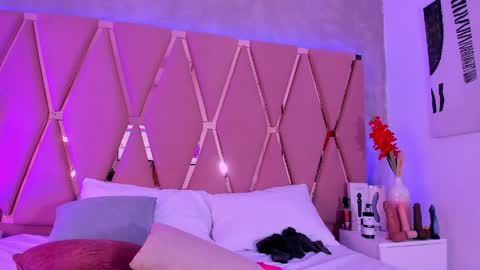 Snapshot of emilyblack_1 chatting on 04-29-26, 01:43 Emily online show from 04-29-26, 01:43