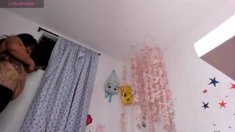 Emily online show from 07-04-26, 04:18