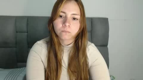 Snapshot of emilycute_18 chatting on 03-07-25, 06:54 emily online show from 03-07-25, 06:54