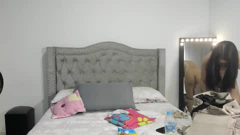 Camila online show from 11-12-25, 06:08