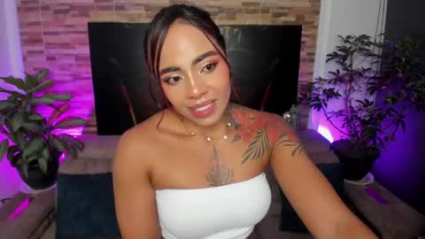 Snapshot of emilyfitness8 chatting on 06-11-26, 12:32 emily online show from 06-11-26, 12:32