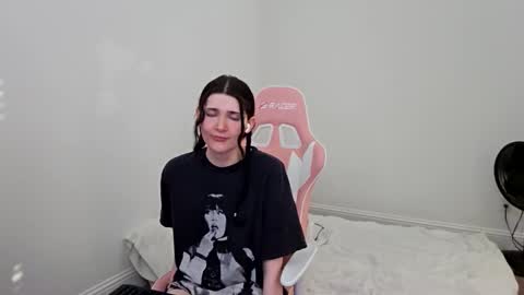 emilyfox5 online show from 09-30-25, 11:10