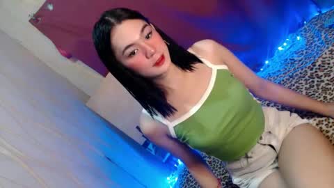 Snapshot of emilyfuckers chatting on 01-03-25, 08:32 ariane online show from 01-03-25, 08:32