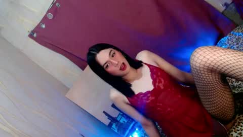 Snapshot of emilyfuckers chatting on 01-04-25, 05:05 ariane online show from 01-04-25, 05:05