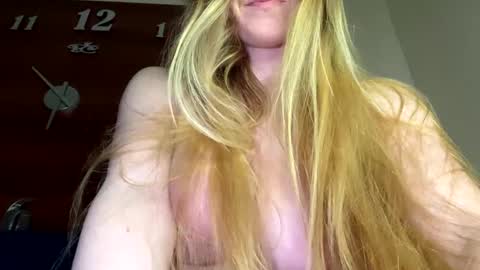 Snapshot of emilygibbes chatting on 03-12-25, 10:05 emilygibbes online show from 03-12-25, 10:05