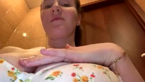 emilygibbes online show from 05-06-26, 03:24