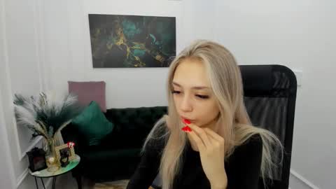 Snapshot of emilygraydis chatting on 02-19-26, 03:35 Emily online show from 02-19-26, 03:35