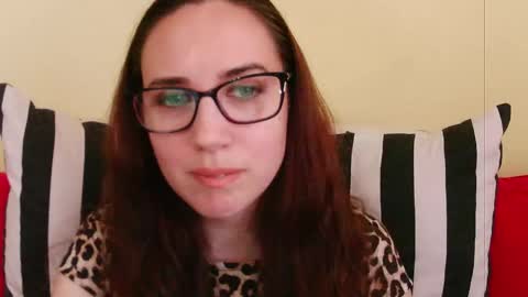 Snapshot of emilyhotflirt chatting on 06-10-26, 01:32 Emily online show from 06-10-26, 01:32