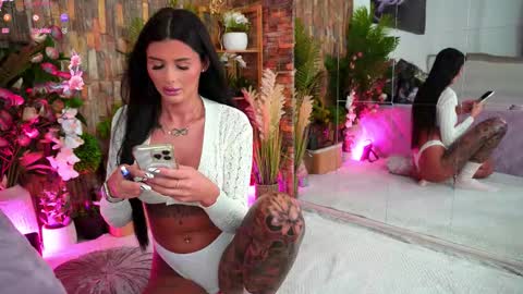 Snapshot of emilyhudsson chatting on 09-09-25, 05:34 Emily  online show from 09-09-25, 05:34