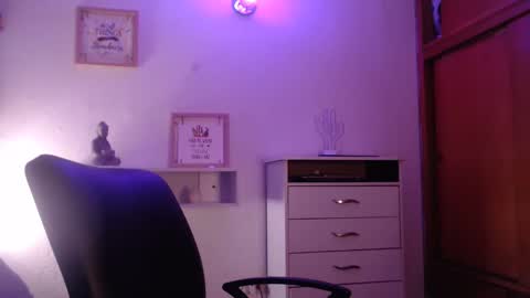 Emily Jang online show from 02-24-25, 06:38