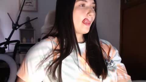 Emily Jang online show from 10-05-25, 06:39