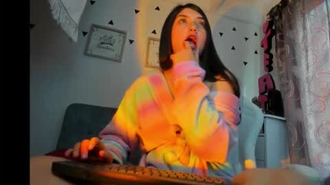 Emily Jang online show from 11-14-25, 04:28