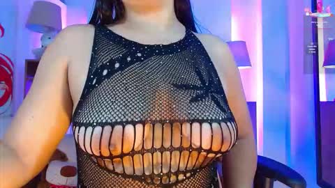 Snapshot of emilyjewell1 chatting on 10-07-25, 10:45 Emily online show from 10-07-25, 10:45