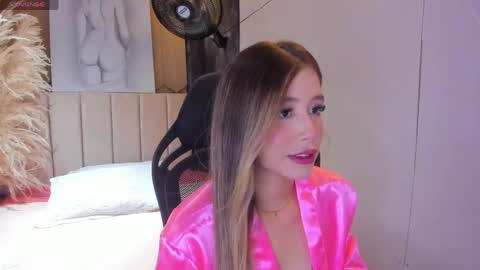 Snapshot of emilyjohnsoon_ chatting on 04-06-26, 08:32 EmilyJhonson online show from 04-06-26, 08:32