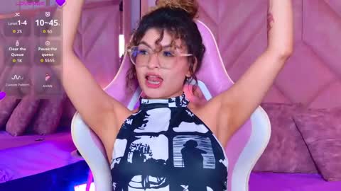 Snapshot of emilyjonesss_ chatting on 05-02-26, 08:47 Emilyjonnes online show from 05-02-26, 08:47