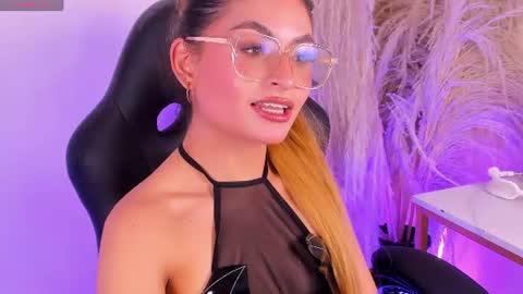 Emilyjonnes  online show from 06-19-26, 04:39