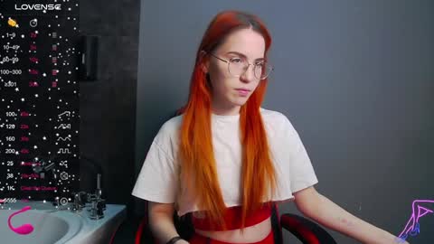 Snapshot of emilykents chatting on 12-04-24, 01:25 EmilyKents online show from 12-04-24, 01:25