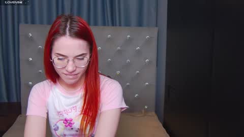 Snapshot of emilykents chatting on 12-06-24, 01:29 EmilyKents online show from 12-06-24, 01:29