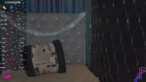 Snapshot of emilykents chatting on 12-25-24, 01:42 EmilyKents online show from 12-25-24, 01:42