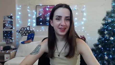 Snapshot of emilylayer chatting on 12-20-24, 04:09 Emyli online show from 12-20-24, 04:09
