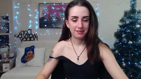 Snapshot of emilylayer chatting on 12-25-24, 09:00 Emyli online show from 12-25-24, 09:00