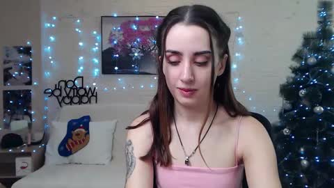 Snapshot of emilylayer chatting on 12-26-24, 09:15 Emyli online show from 12-26-24, 09:15