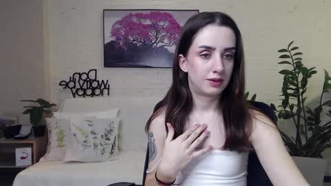 Snapshot of emilylayer chatting on 01-04-25, 08:59 Emyli online show from 01-04-25, 08:59