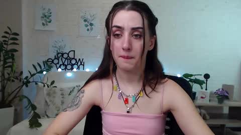 Snapshot of emilylayer chatting on 01-11-25, 12:22 Emyli online show from 01-11-25, 12:22